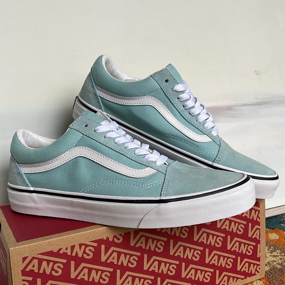 Vans WMNS Old Skool Color Theory Canal Biue
VN0007NTH70
Sneakers - Picture 12 of 16